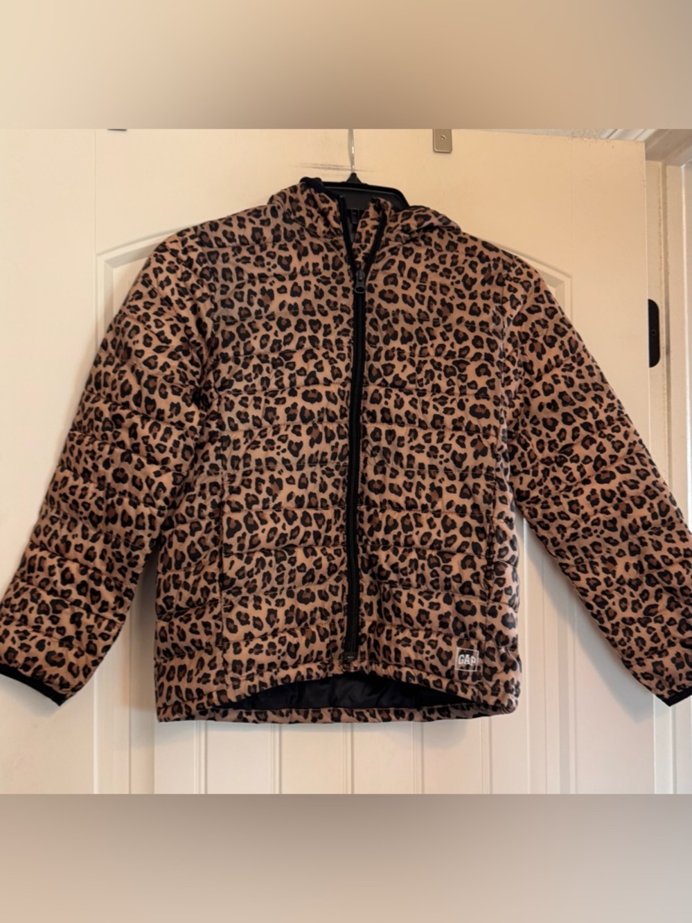 GAP Kids Leopard Print Puffer Jacket – Size M (8–9)